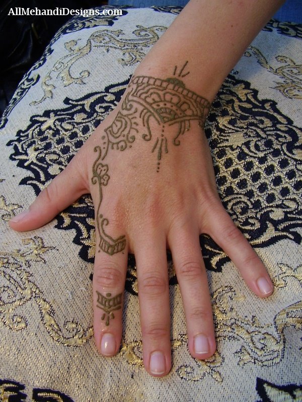 Henna Tattoo Designs Simple Henna Mehndi Designs Easy Henna Tattoos Ideas Henna Tattoo Designs Images Henna Tattoos Designs for Hands Creative Henna Tattoos Ideas Henna Mehndi Designs Photos Henna designs for foot and legs Henna designs for feet arabic 1000+ Simple Henna Tattoo Designs Ideas - Easy Tattoos Art Get All Latest Simple Henna Tattoo Designs Ideas. These Easy Henna Tattoos Art Images are Very Beautiful, Unique and Attractive.